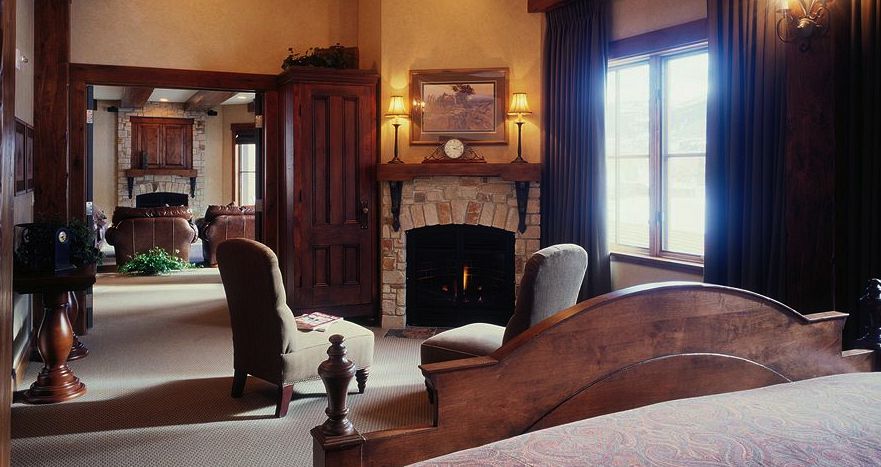 Each room boasts a wonderful fireplace. Photo: Hotel Park City - image_1