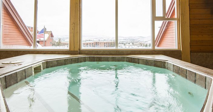 Indoor and outdoor pool and hot tub on-site. Photo: All Seasons Resort Lodging - image_6