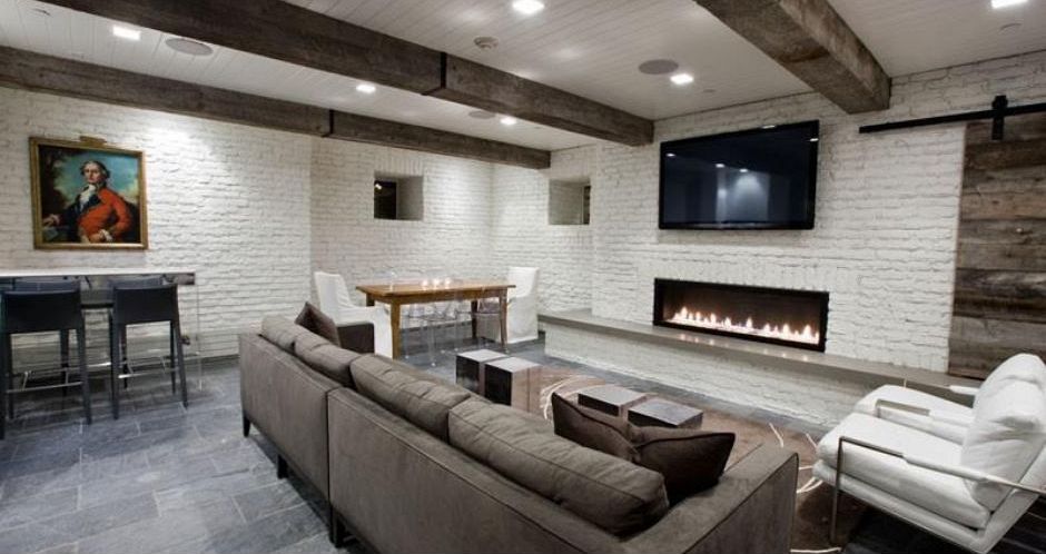 Spacious relaxation areas throughout including this ski locker room! - image_10