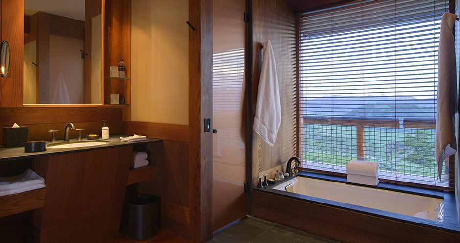 Bathrooms with a view. Photo: Amangani - image_6