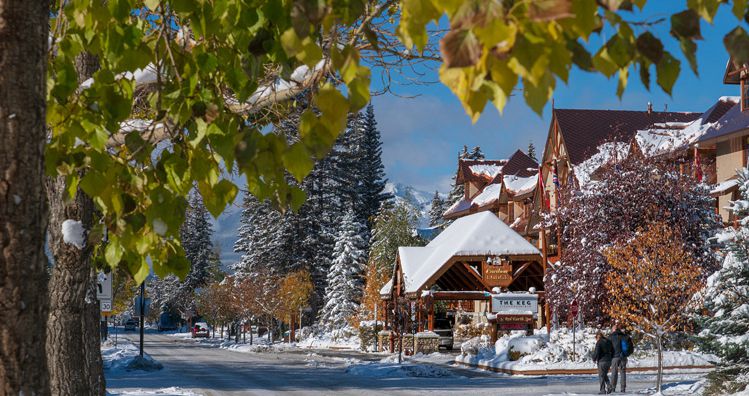Easy access to the local restaurants and bars. Photo: Banff Caribou Lodge - image_1