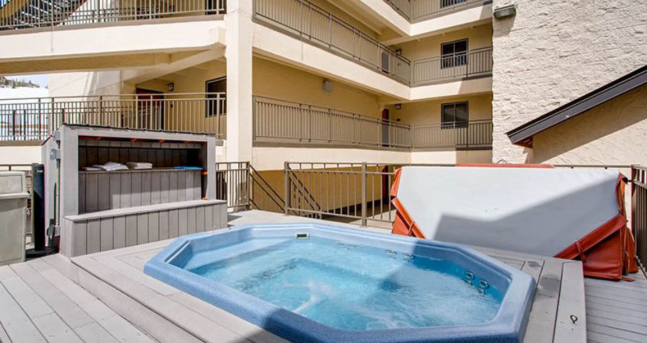 Decent on-site facilities including multiple outdoor hot tubs. - image_2