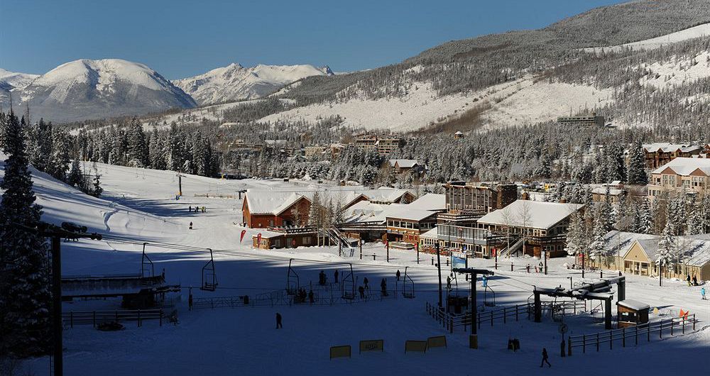 Easy access to resort facilities including ski school. - image_2