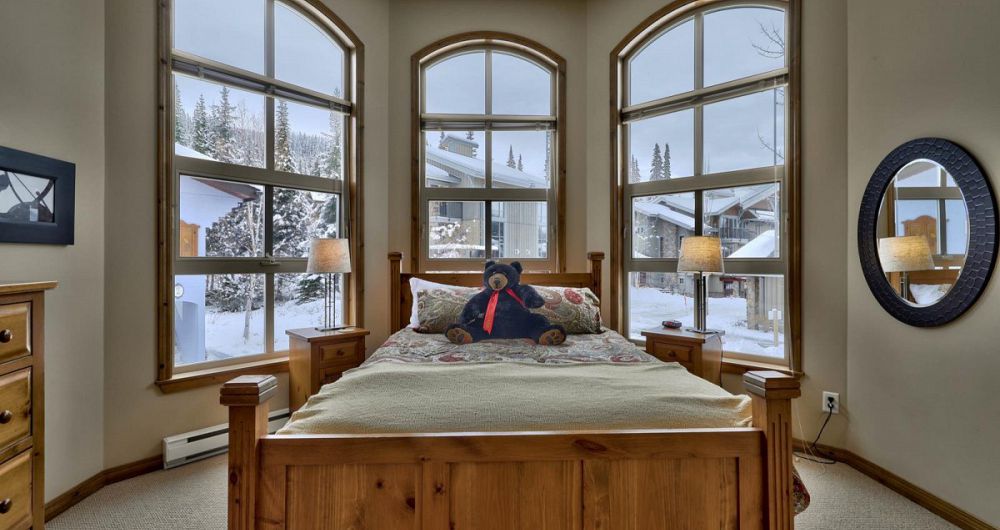 Cosy and comfortable condos in Sun Peaks. Photo: Bear Country - image_4