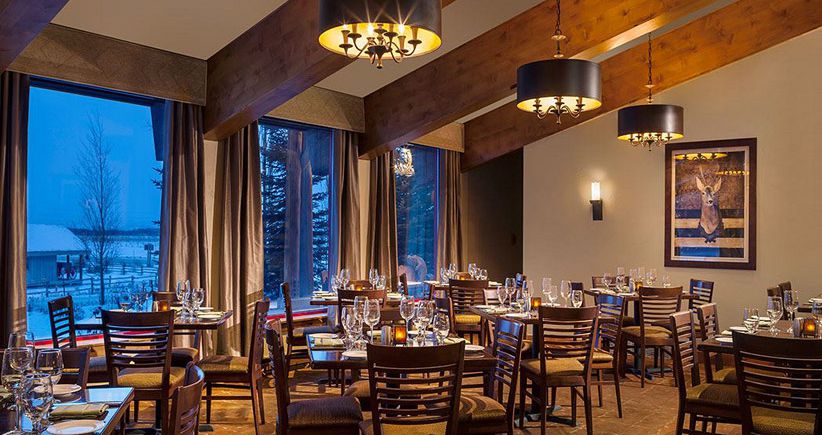 Wholesome dining & fantastic apres each evening. Photo: Snake River Lodge & Spa - image_6