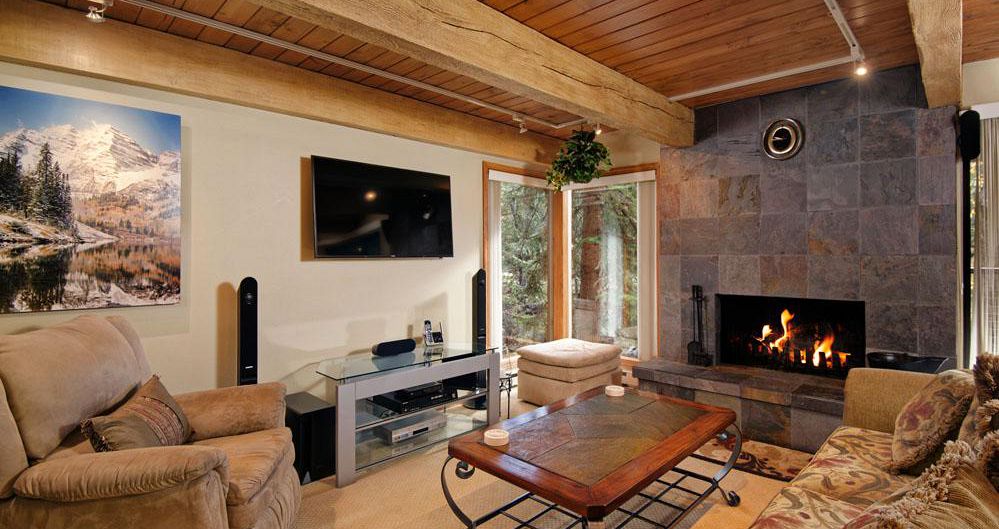 Fireplaces in each condo to cosy up around. Photo: Friars Aspen - image_3