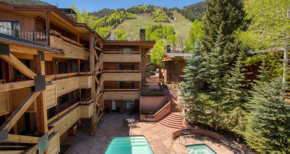 Wonderful slopeside and ski-out access. Photo: Frias Properties - image_7
