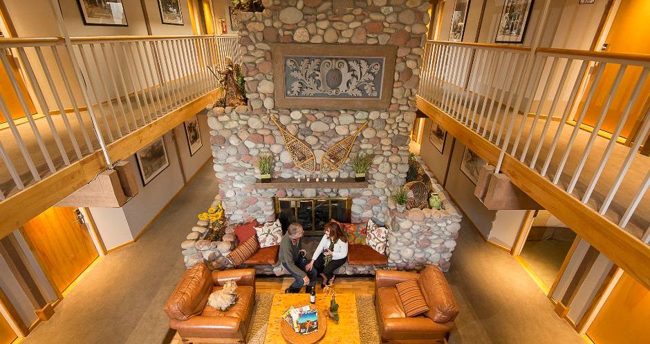 A mountain-style inn with warm Colorado hospitality. Photo: Aspen Mountain Lodge - image_5
