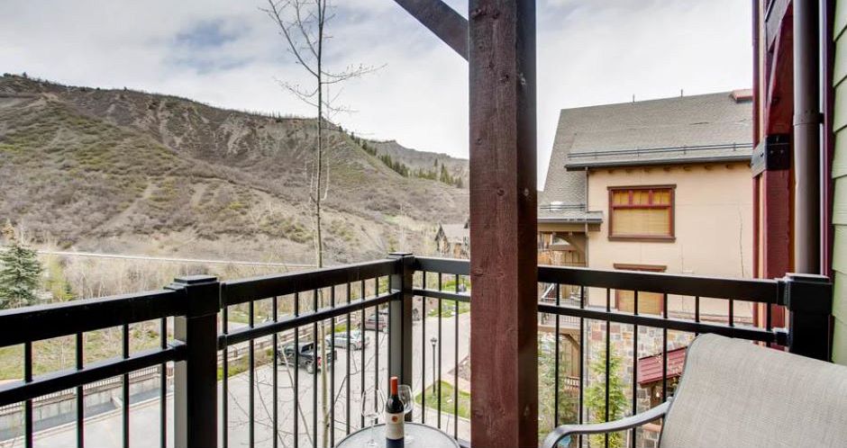 Enjoy surrounding valley views and a quiet location. Photo: East West Destination - image_3