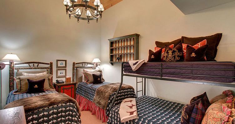 Bunk bed options are perfect for the family ski vacation. Photo: Frias Properties - image_4