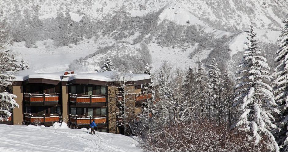 Enjoy ski-in ski-out accommodation on the slopes of Snowmass. Photo: Two Roads Hospitality - image_3