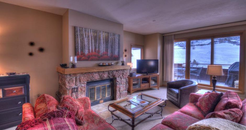 Warm, cosy, and enough room for a comfortable family ski vacation. Photo: Two Roads Hospitality - image_2