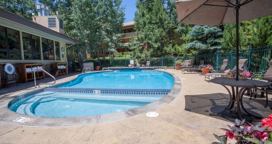 Enjoy the outdoor pool and hot tub after a day on the slopes. Photo: Resort Lodging Company - image_2