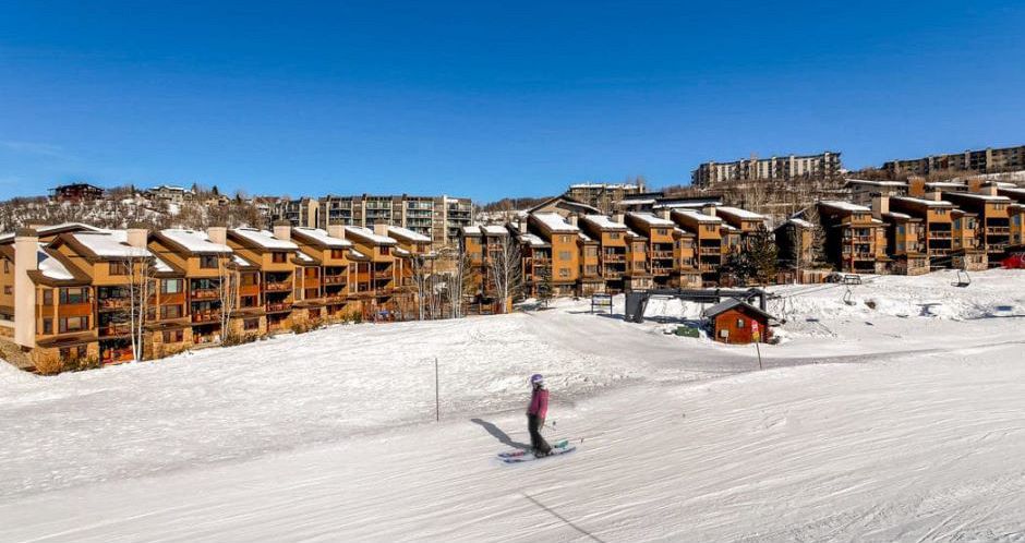 The perfect spot for families, with easy access to the slopes each day. Photo: Resort Lodging Company - image_2