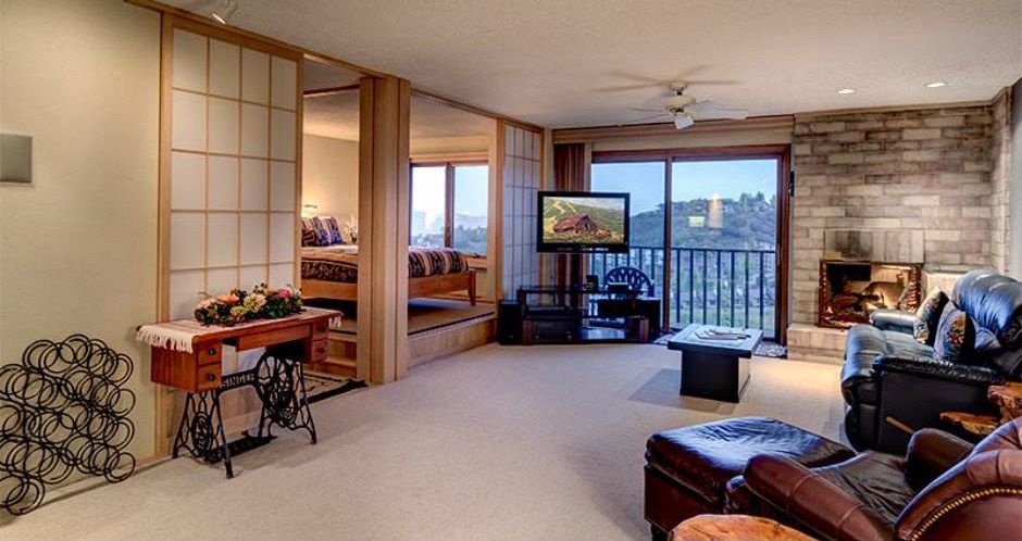 Studio options offer great space for small families and couples. Photo: Bear Claw Condominiums - image_5