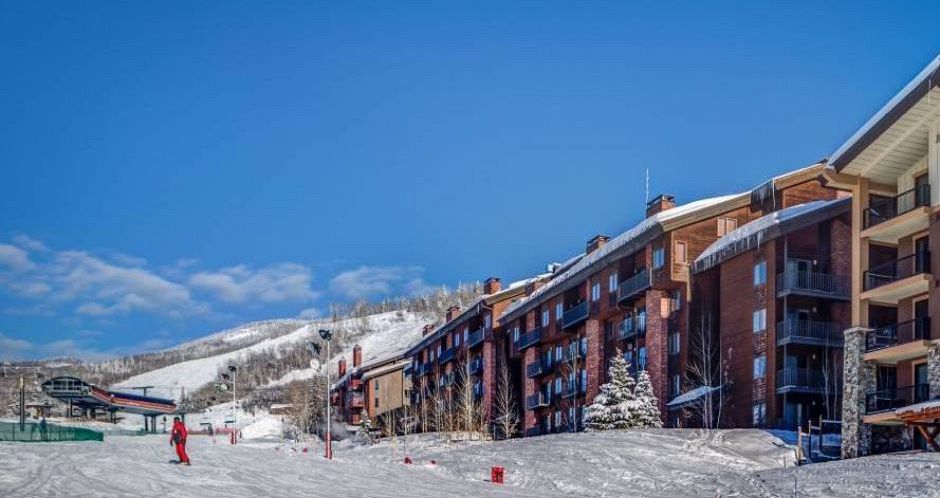 Unbeatable ski-in ski-out location on the slopes of Steamboat ski resort. Photo: Bear Claw Condominiums - image_0