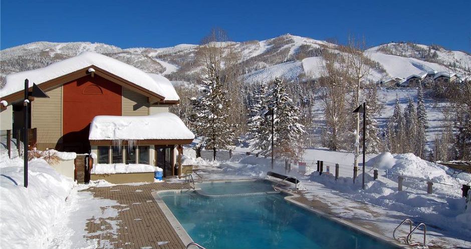 Enjoy slopeside views from the hot tubs. Photo: The Ranch at Steamboat - image_3