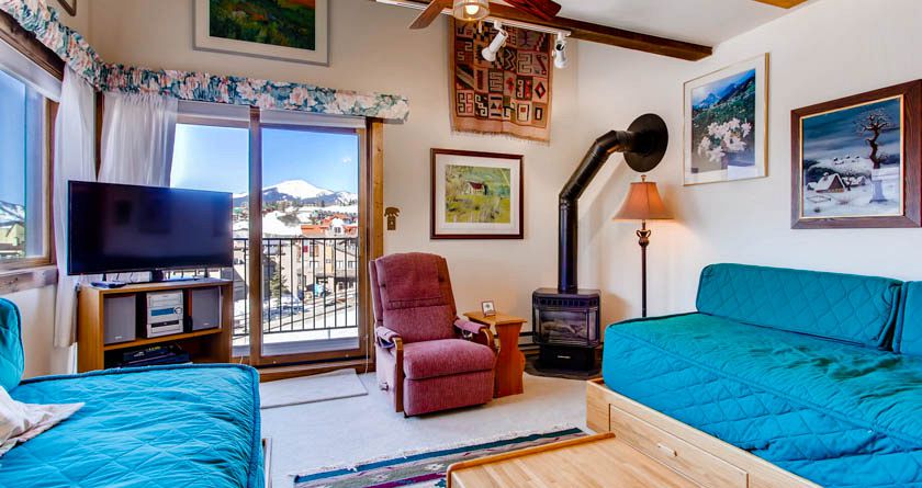 Enjoy great mountain views and contemporary decor throughout. - image_4