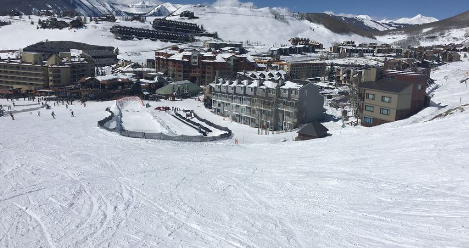 Easy access from the slopes and to the base area. - image_1