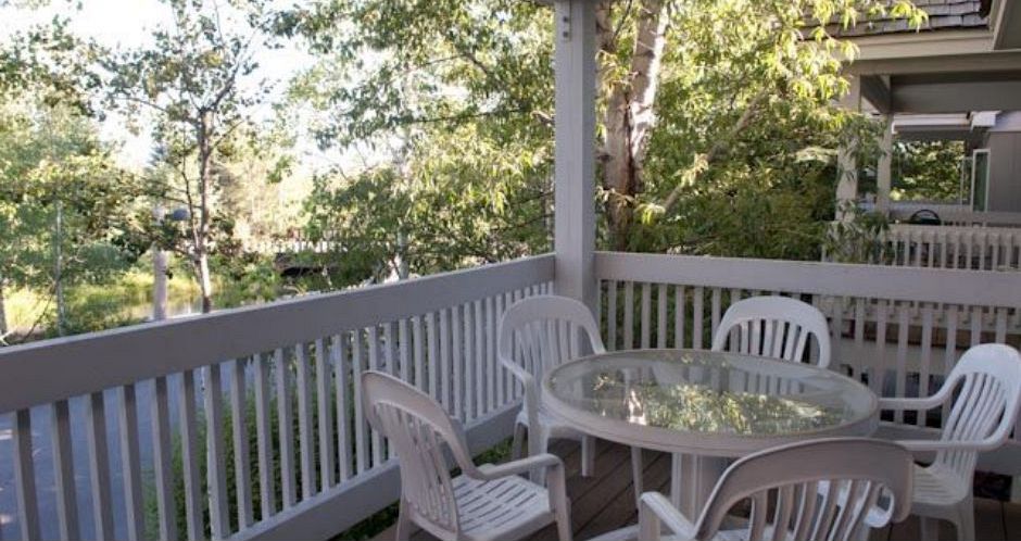 Enjoy private deck or patio areas to relax. Photo: JHMR Lodging - image_4