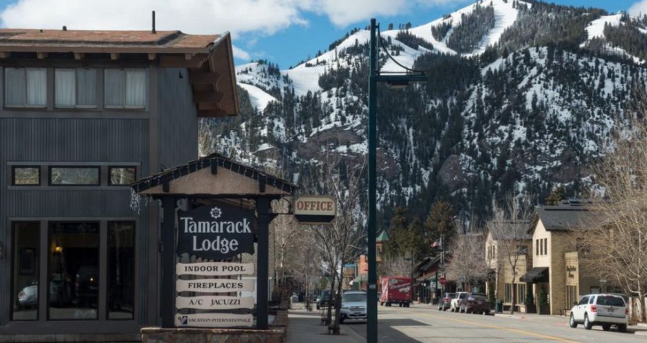 Ideal downtown location barely minutes from the slopes of Sun Valley Ski Resort. Photo: Tamarack Lodge - image_6