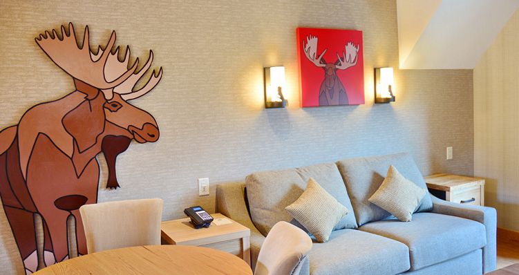 Modern and spacious hotel rooms and suites. Photo: Moose Hotel & Suites - image_6