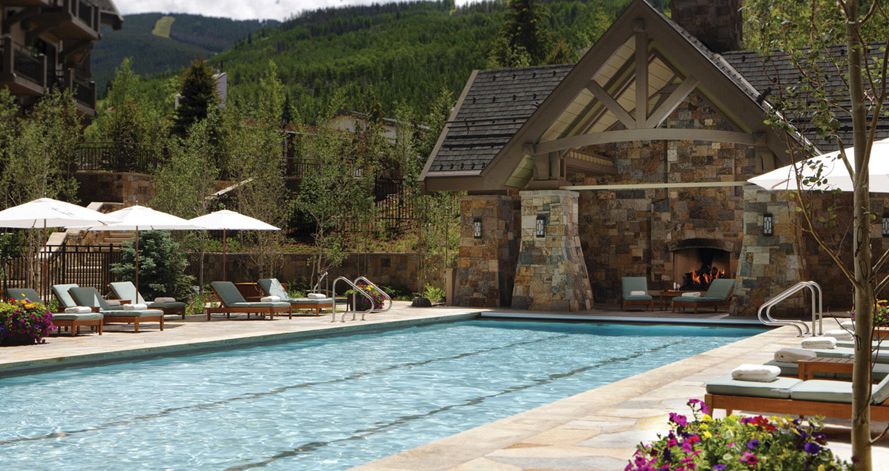 The popular outdoor pool and hot tub. Photo: Four Seasons Vail - image_6