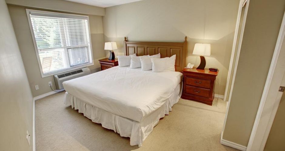 Clean and comfortable bedrooms for groups. - image_8