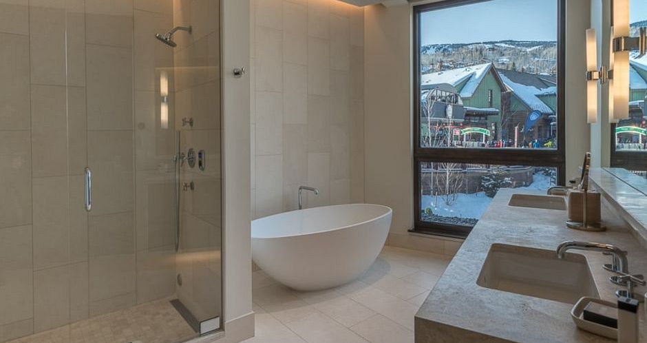 Luxurious bathrooms with a view. - image_4