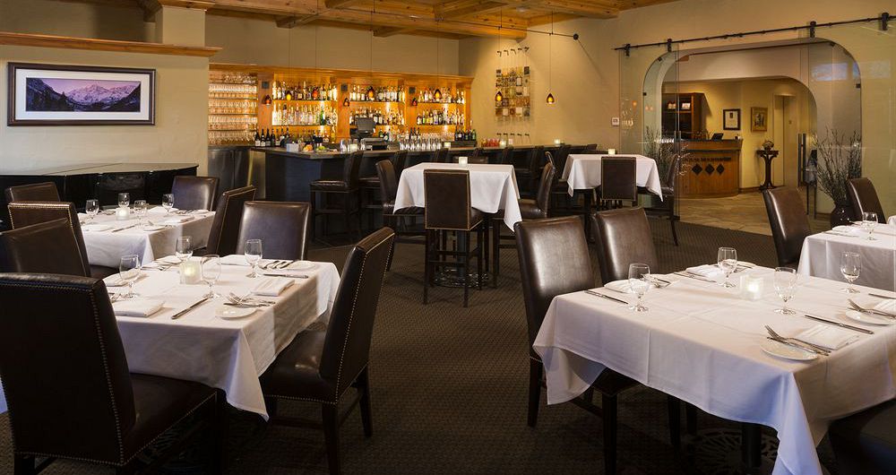 Enjoy the onsite Grouse Mountain Grill. Photo: The Pines Lodge - image_8