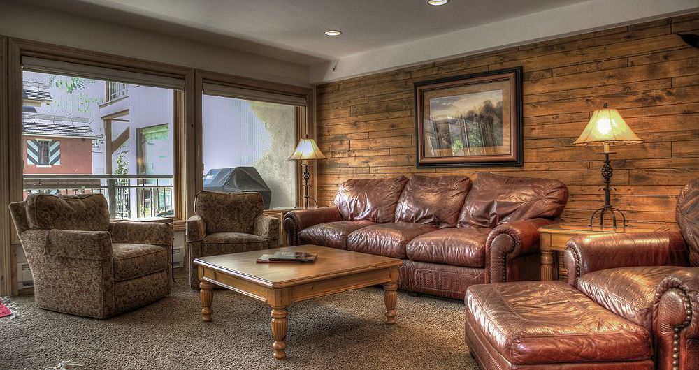 Spacious living areas, ideal for a family ski vacation. Photo: Wyndham Vacations - image_4