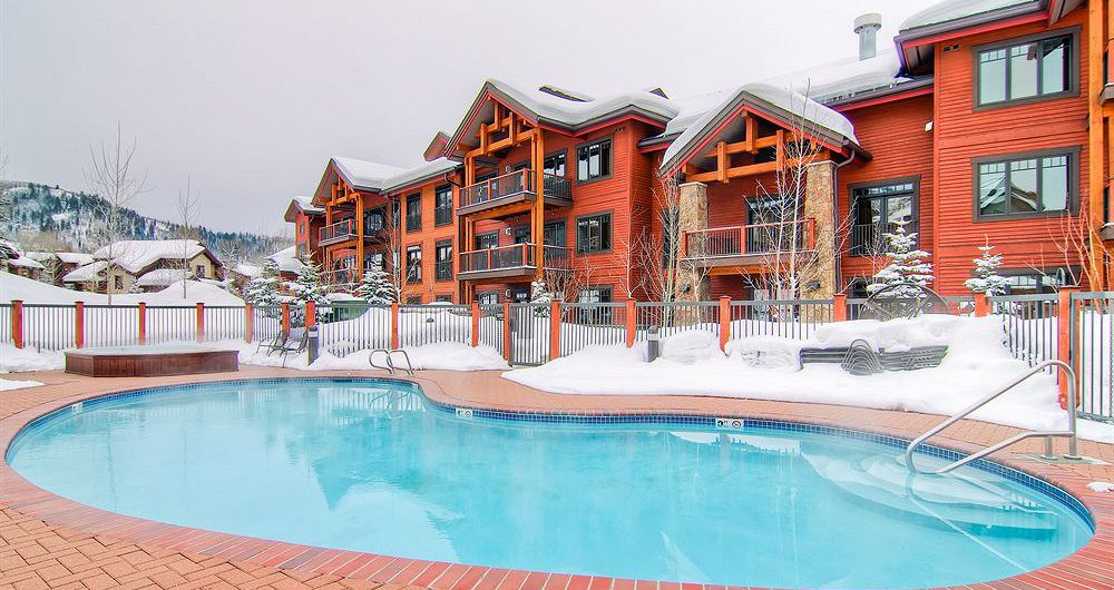 Enjoy the outdoor swimming pools and hot tubs. Photo: Wyndham Vacations - image_6