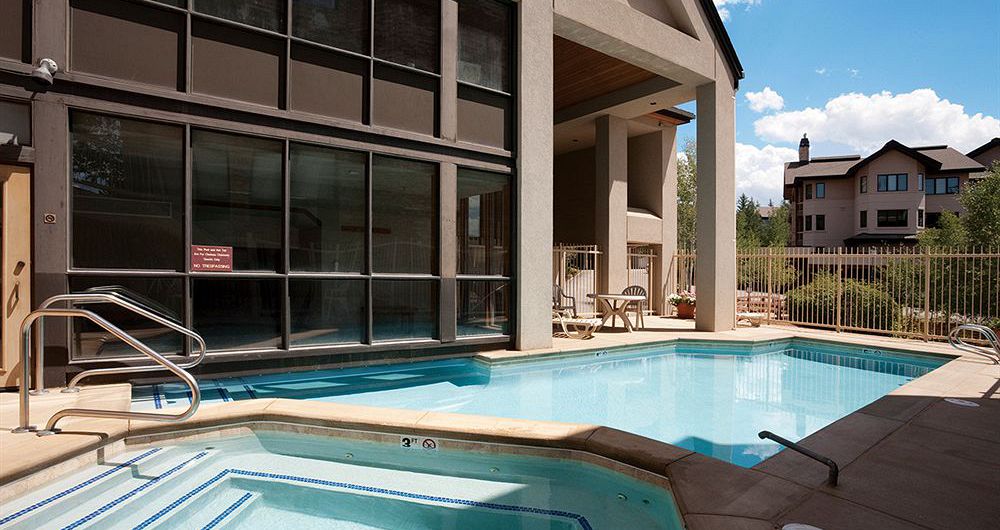 Enjoy the outdoor hot tub and pools. Photo: Chateau Chamonix - image_7