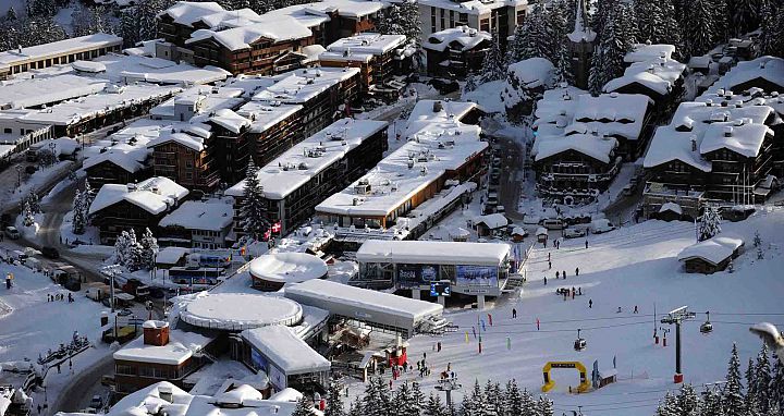 CHANEL IN COURCHEVEL === LOUIS VUITTON IN COURCHEVEL TOO!