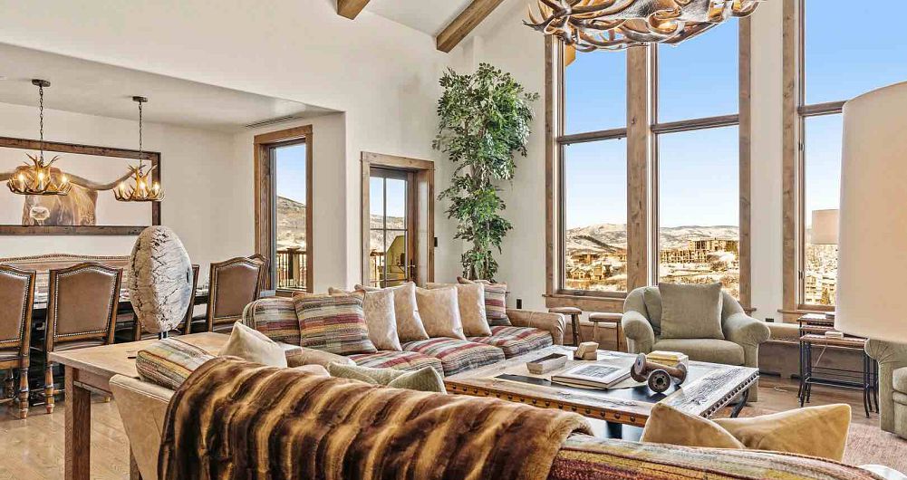 Spacious living and dining areas for entertaining and large ski groups. Photo: Elevated Properties - image_4