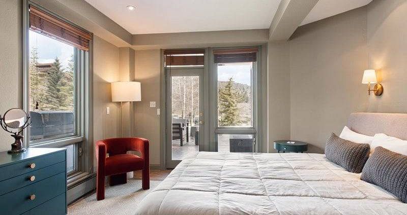 Enjoy mountain views from your master suite. Photo: Friars Aspen - image_6