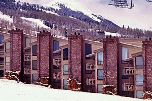 The Enclave offers fantastic affordable slopeside condos in Snowmass. Photo: Wyndham Vacations