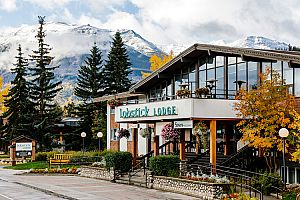 Fantastic lodge in the heart of Jasper. Photo: Pursuit